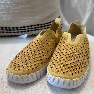 Women's Ilse Jacobsen Tulip Shoes in Goldenrod, Brand new without tags